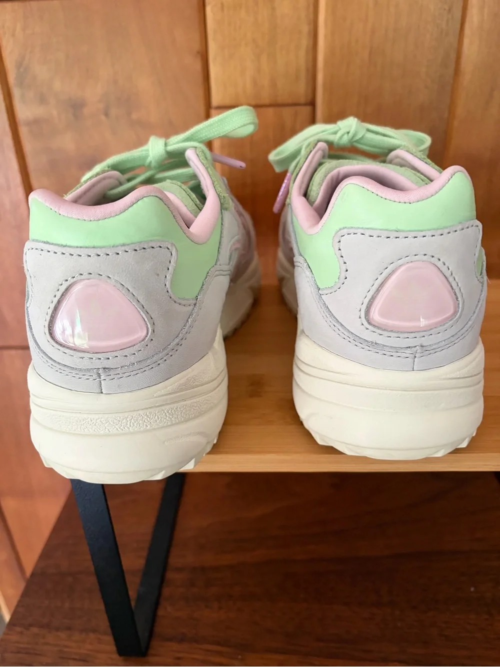 adidas Men’s 6 YUNG-96 Pastel Blue Green Pink Sneakers.